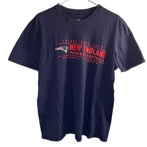 Men’s Large NFL New England Patriots logo Blue Tee shirt short sleeve